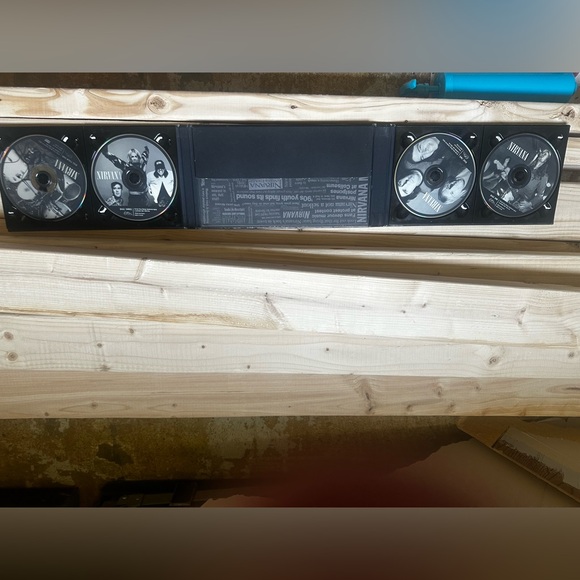 Collectible Nirvana 4 CDs with Book - Picture 2 of 15